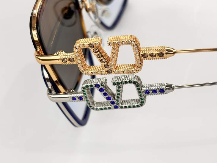 Picture of Valentino Sunglasses _SKUfw75760458fw